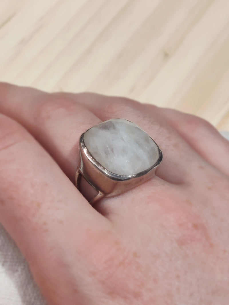 MOTHER IF PEARL STERLING SILVER RING