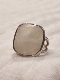MOTHER IF PEARL STERLING SILVER RING
