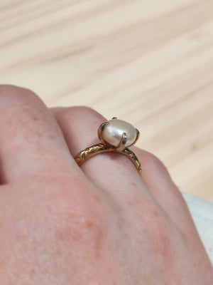 MOTHER OF PEARL GOLD VERMEIL RING