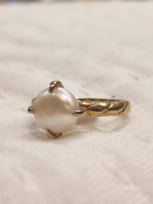 MOTHER OF PEARL GOLD VERMEIL RING